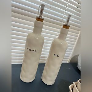 VHTF Rae Dunn oil and vinegar